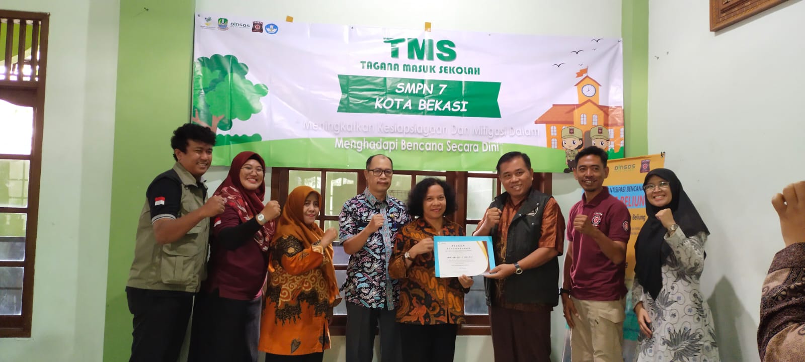 TAGANA MASUK SEKOLAH DI SMPN 7 KOTA BEKASI: DINSOS KOTA BEKASI TINGKATKAN EDUKASI MITIGASI BENCANA UNTUK PELAJAR